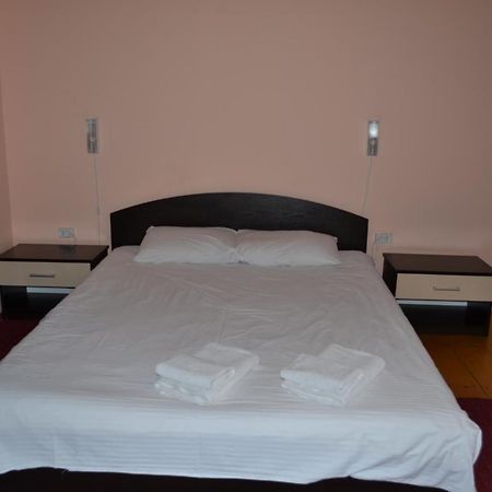 Art Hotel Černivci Esterno foto