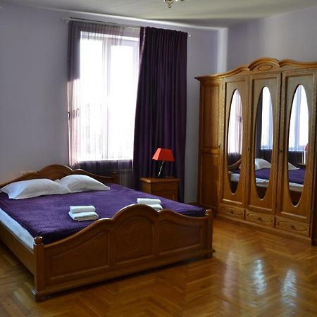 Art Hotel Černivci Esterno foto