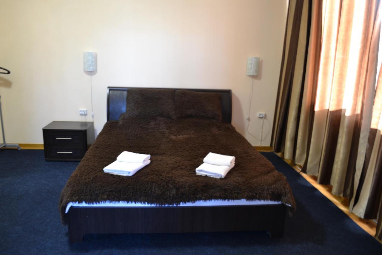 Art Hotel Černivci Esterno foto