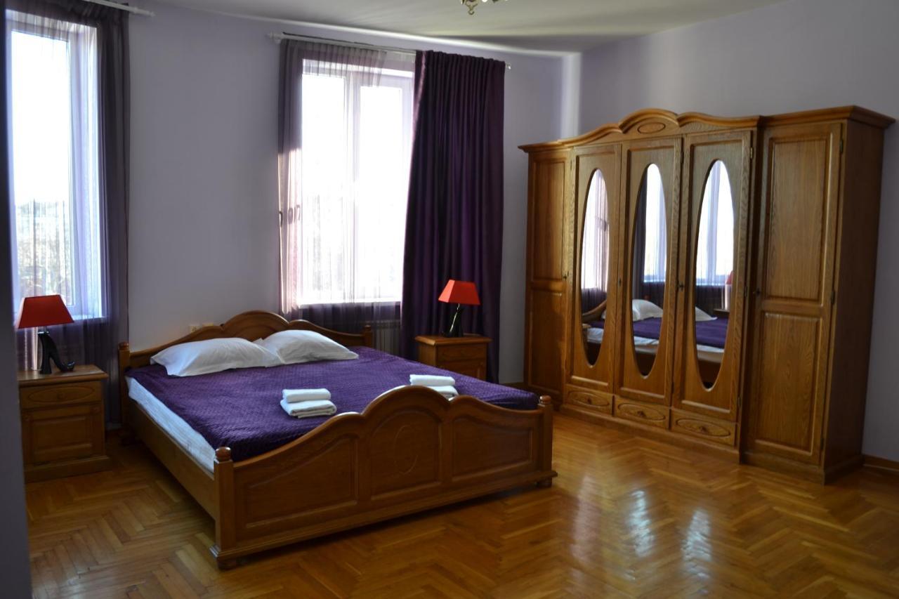 Art Hotel Černivci Esterno foto