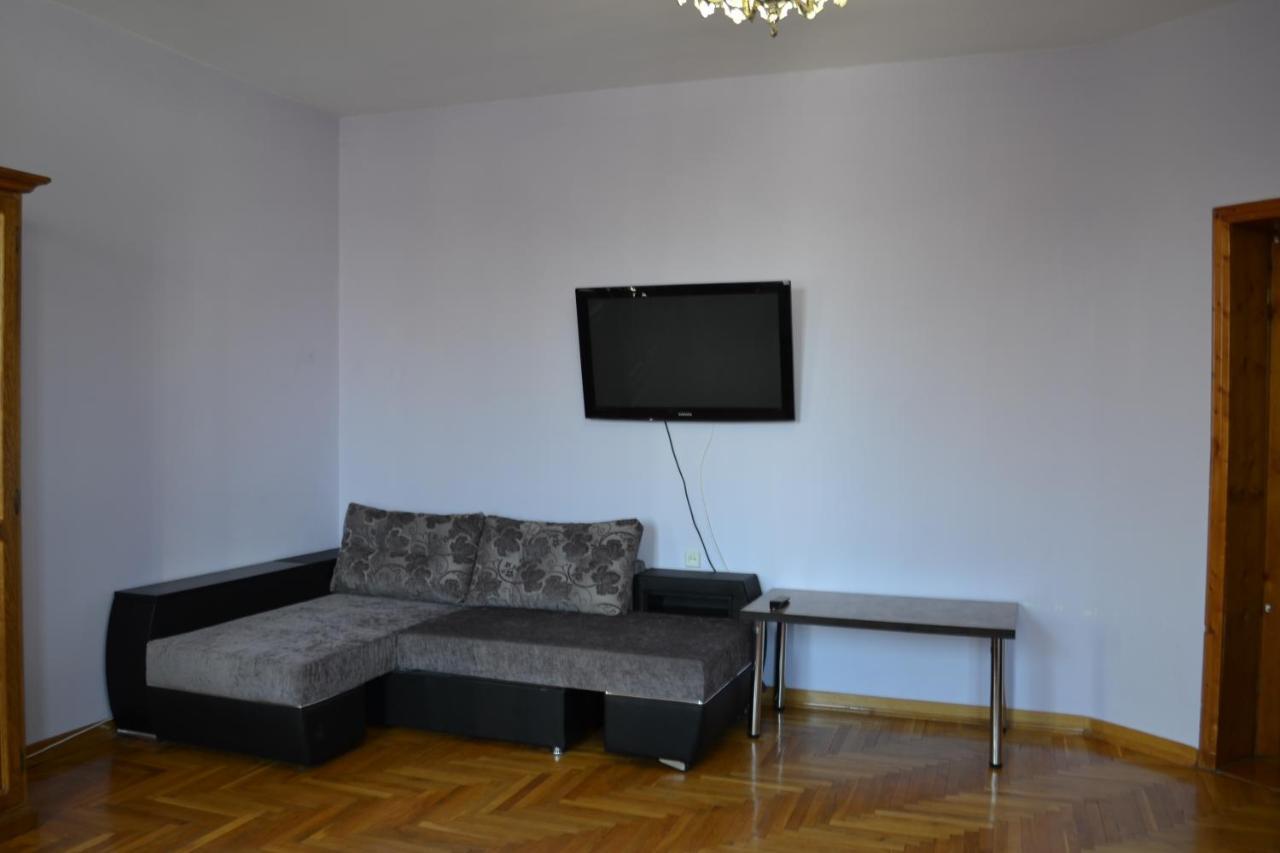 Art Hotel Černivci Esterno foto