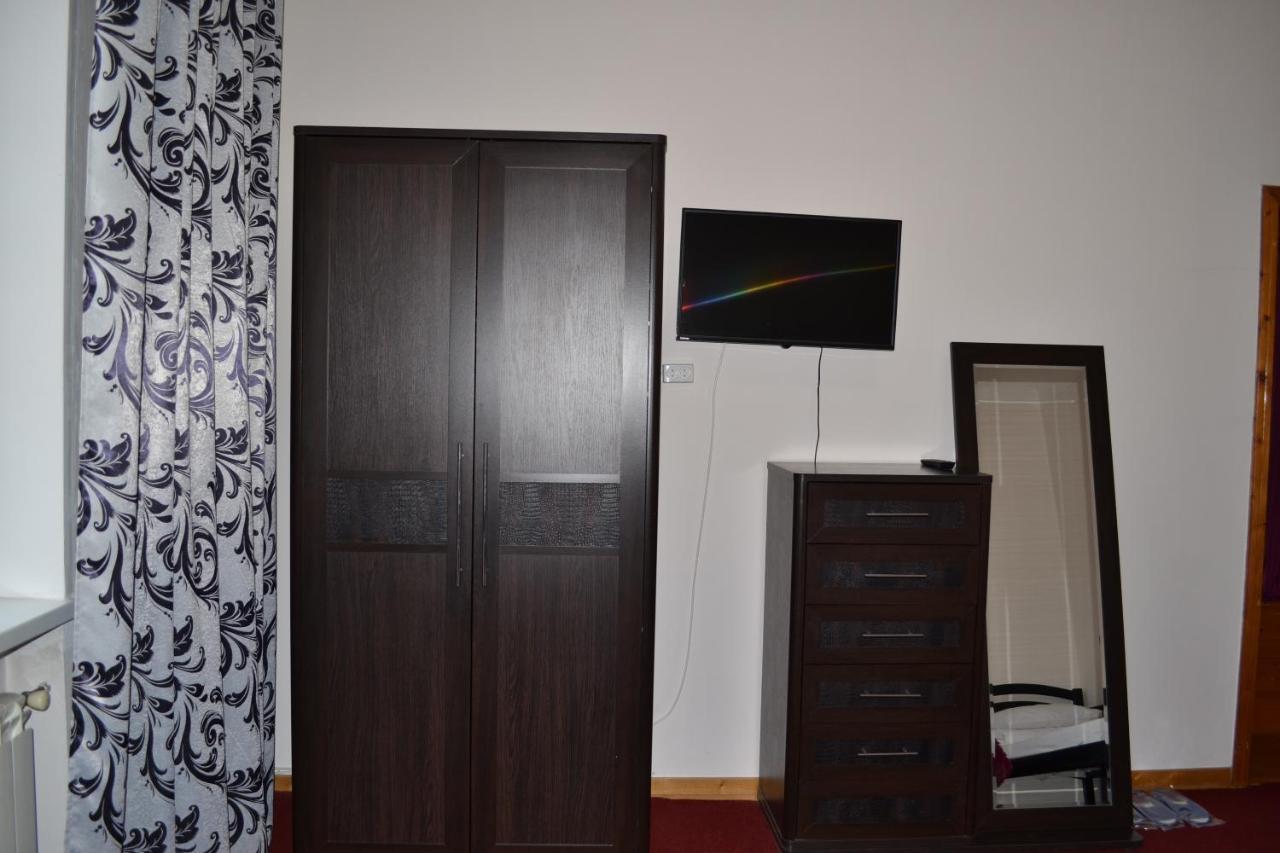 Art Hotel Černivci Esterno foto